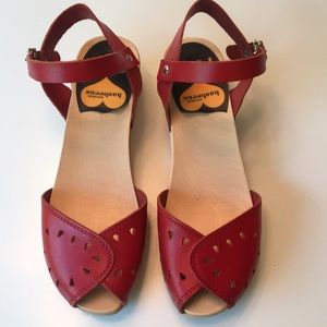 Swedish Hasbeens - red low sandals. Size 36